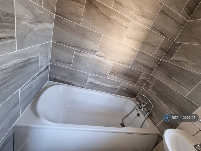 3 bedroom house in Merrivale Road, Stafford, ST17 (3 bed) (#2666198)