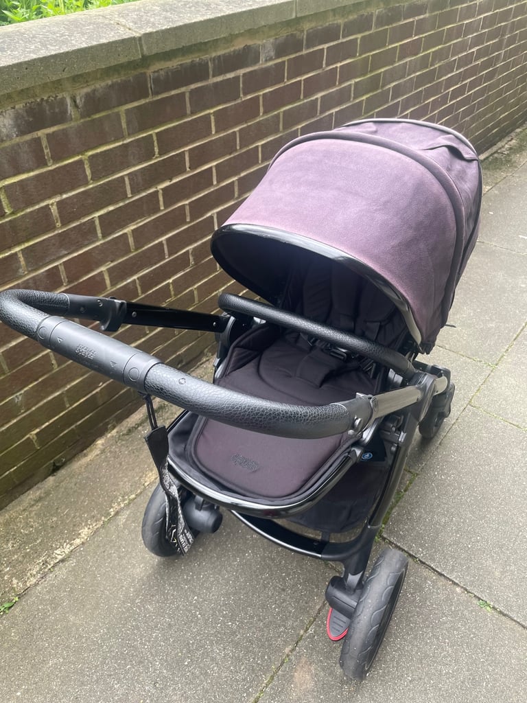 Mamas and Papas Ocarro Pram - Raven