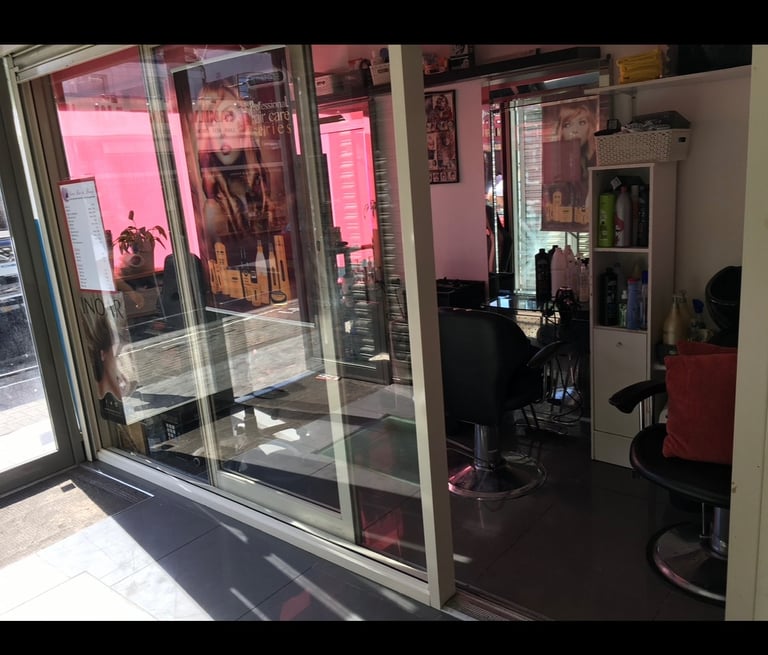 Beauty salon- hairdressing & barber front unit to let in Fulham SW6 - all bills included 