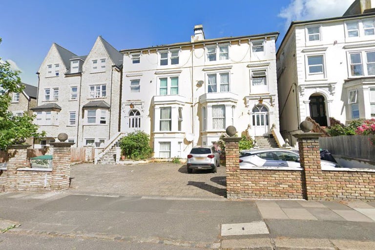 Studio flat located in Bromley available immediately!