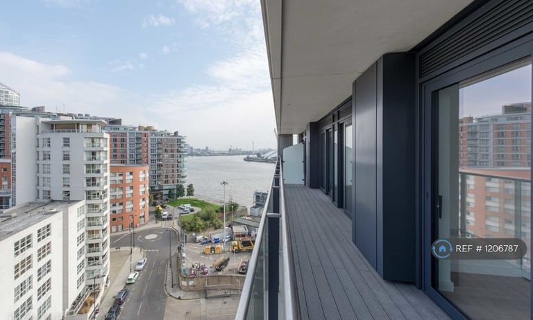 1 bedroom flat in Horizons Tower, London, E14 (1 bed) (#1206787)