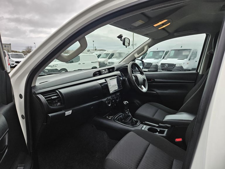 2019 ON A 69 TOYOTA HILUX ACTIVE D-4D 4WD 2.4 150BHP D/CAB PICKUP ULEZ FREE ZONE