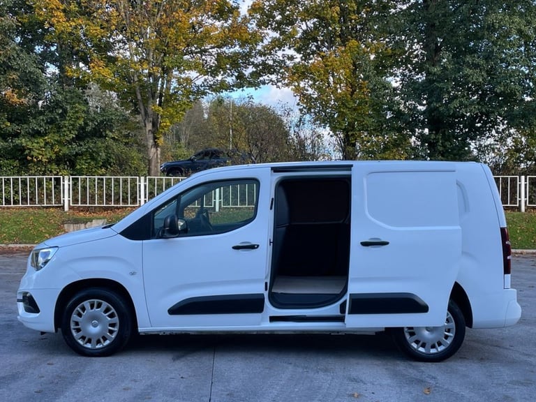 2020 Vauxhall Combo 2300 1.5 Turbo D 100ps H1 Sportive Van PANEL VAN DIESEL Manual