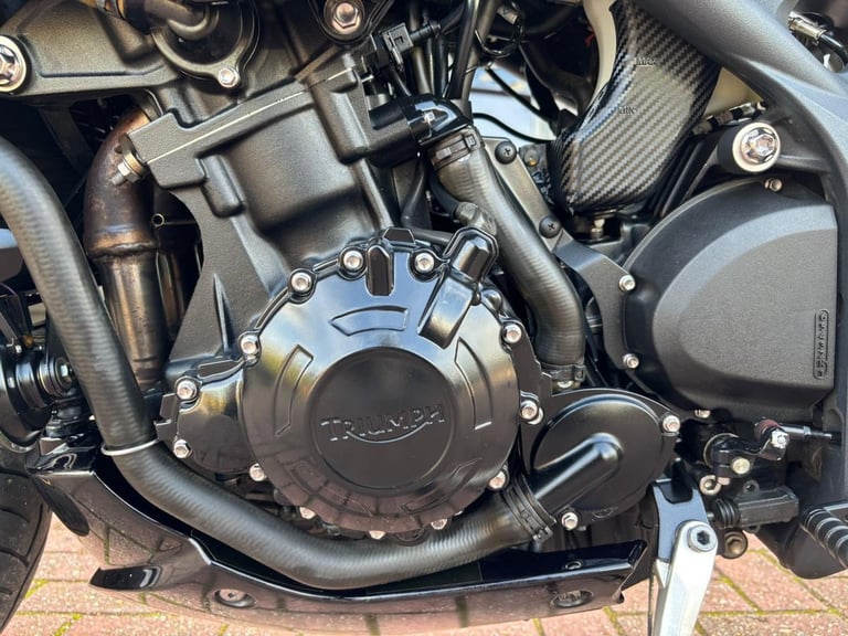 2015 TRIUMPH SPEED TRIPLE 1050 - TWIN AKRA'S - 6 STAMPS - 12 MONTHS MOT