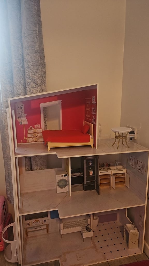 Rainbow high doll house