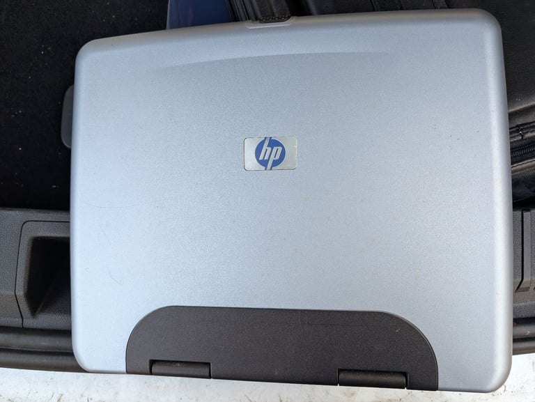 Vintage HP Omnibook xe3 + Dell Inspiron 1545 PP41L Laptop Computers plus bags