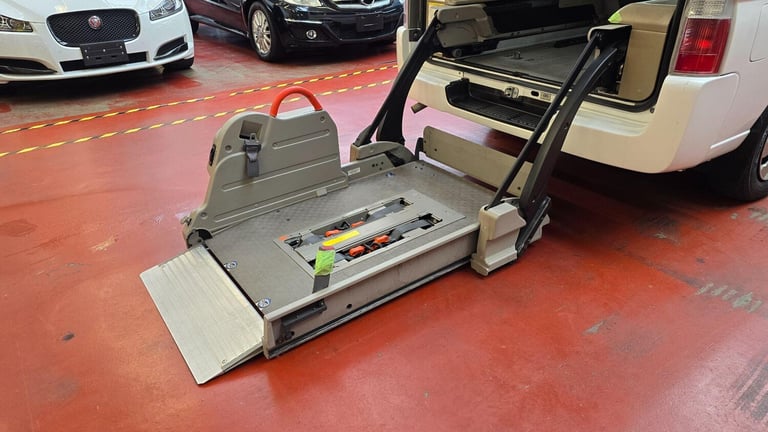  Nissan Elgrand Caravan twin mobility Chair auto lift Petrol Automatic