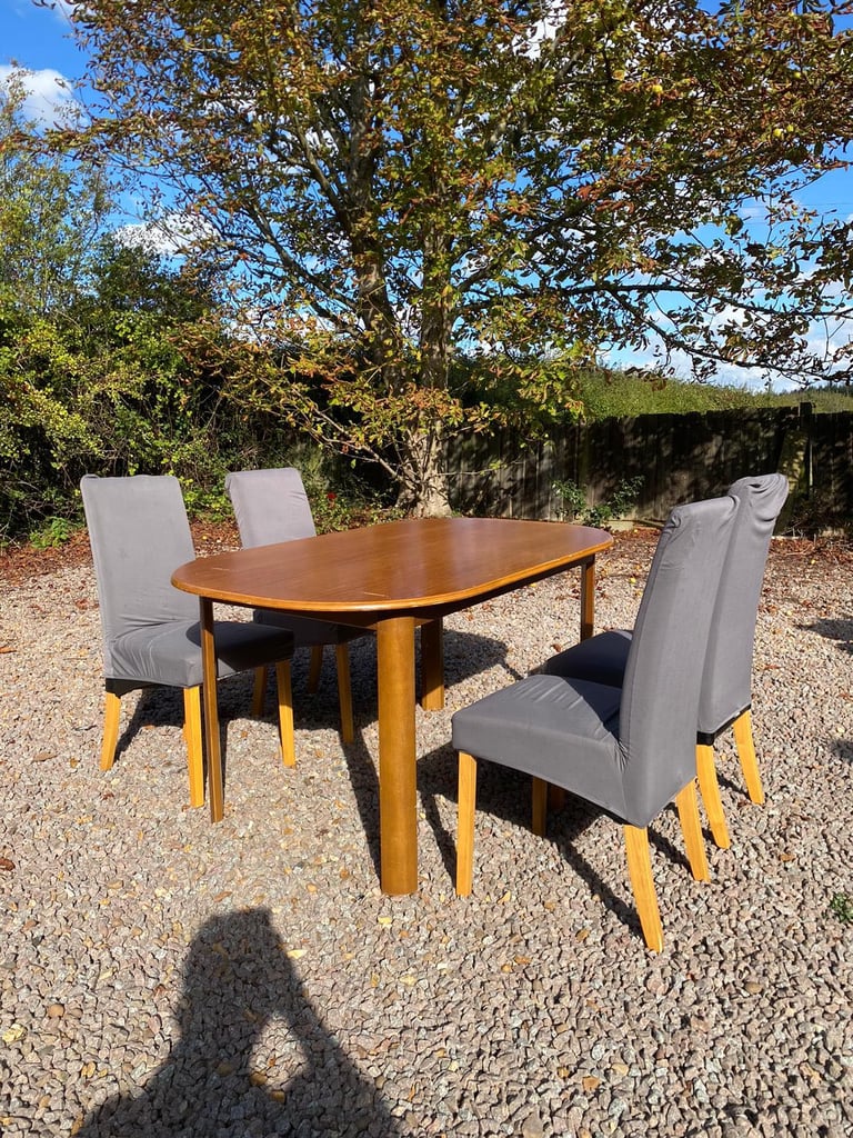 Dining table with 6x chair for £90(Free delivery)