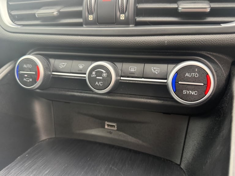 2019 Alfa Romeo Giulia 2.0T Super Auto Euro 6 (s/s) 4dr SALOON Petrol Automatic