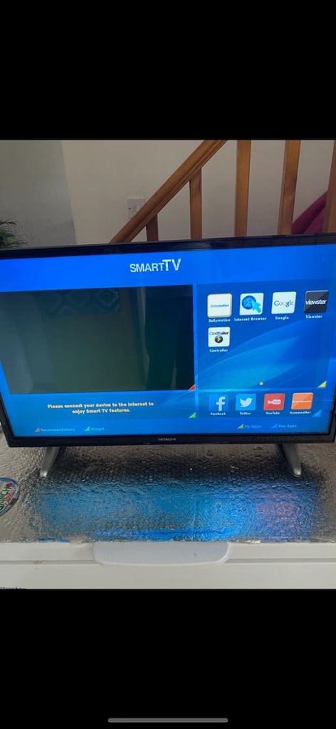 Hitachi 32 inch smart tv/dvd