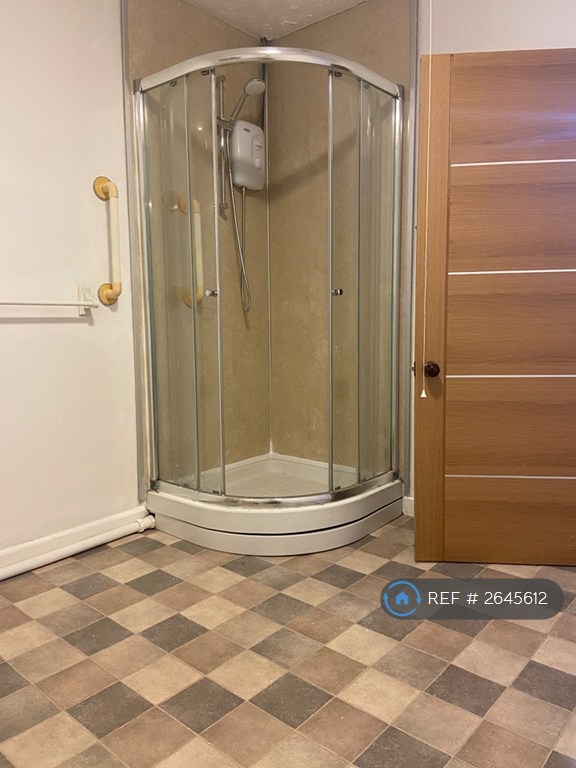 2 bedroom flat in Ivydene, Whitland, SA34 (2 bed) (#2645612)