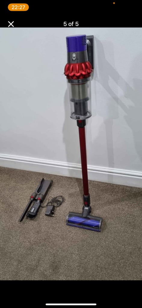 image for Dyson V10 used with charger,wall bracket &tools 