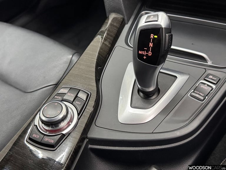 2016 BMW 3 Series 2.0 320i Luxury Saloon 4dr Petrol Auto xDrive Euro 6 (s/s) (184 ps) Saloon Petr...