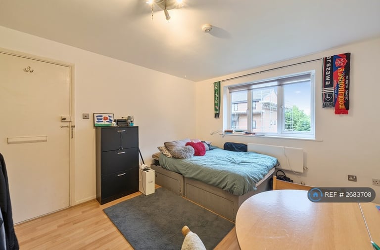 image for Studio flat in King Georges Avenue, Watford, WD18 (#2683708)