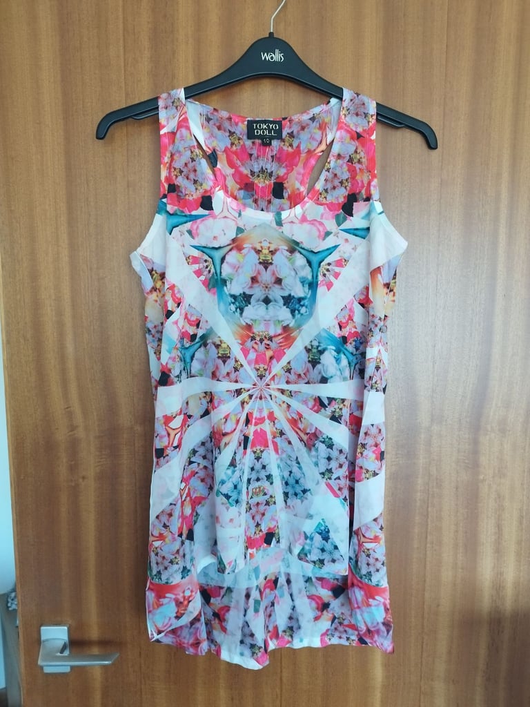 Multicoloured patterned top 10