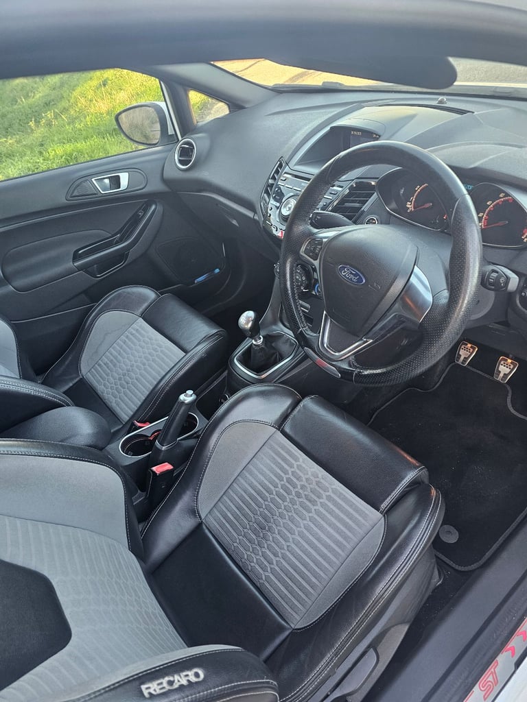 Ford, FIESTA, Hatchback, 2016, Manual, 1596 (cc), 3 doors