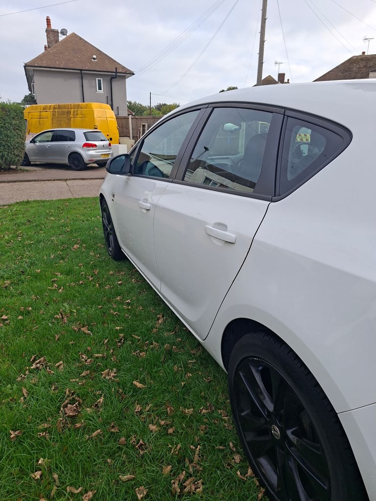 Vauxhall, ASTRA, Hatchback, 2012, Manual, 1686 (cc), 5 doors