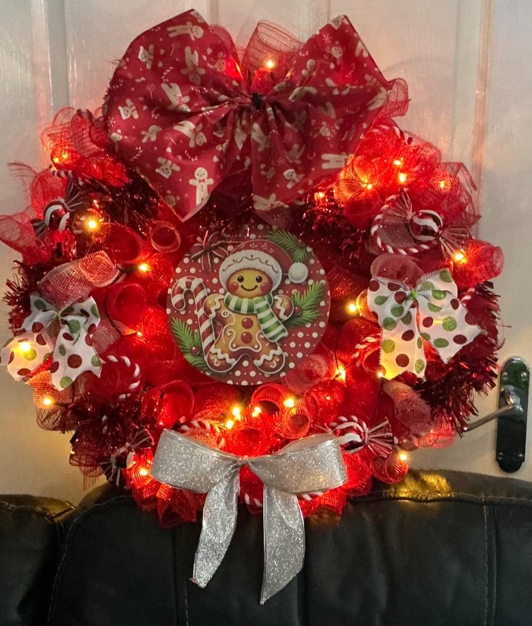 CHRISTMAS WREATHS WITH LIGHTS (ALL DIFFERENT 😊)