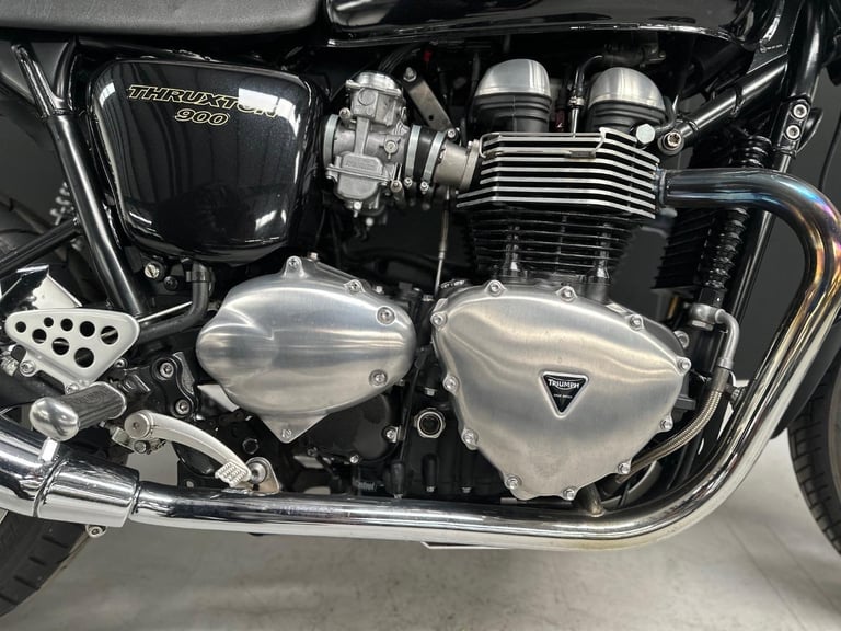STUNNING LOW MILEAGE 2015/15 TRIUMPH THRUXTON MOTORCYCLE 