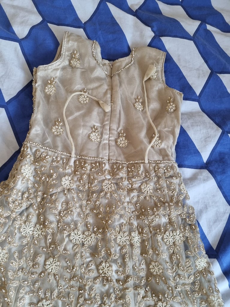 image for Elegant girls indian dress size 30/32