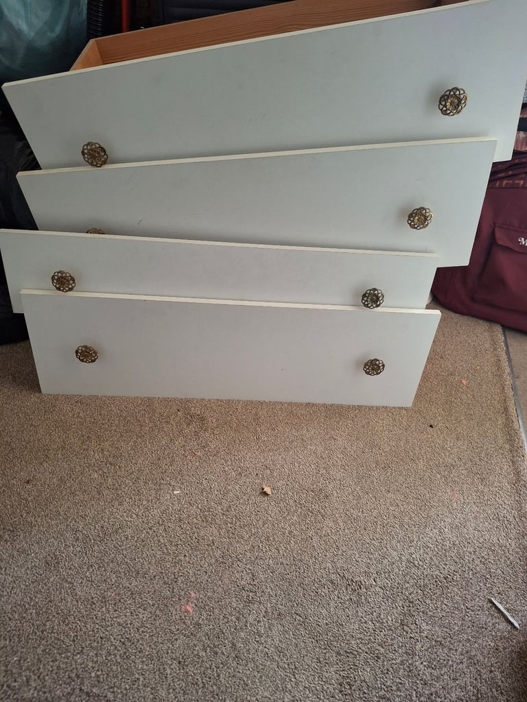Drawers x4