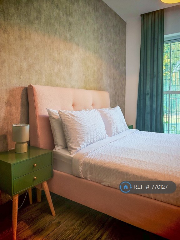 1 bedroom flat in Kilburn High Road, London, NW6 (1 bed) (#770127)