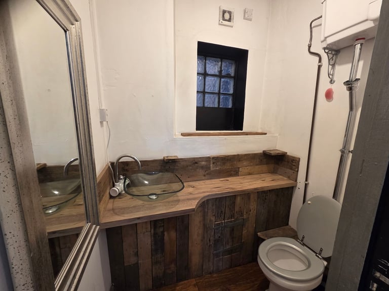 Shop to rent with large basement
