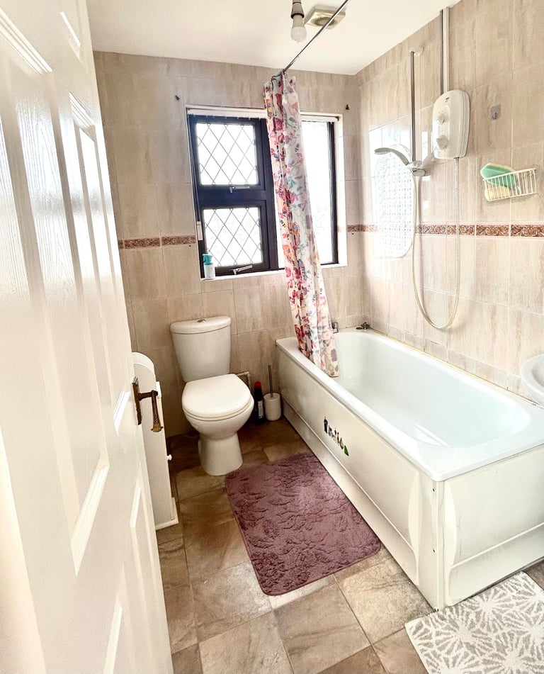 3 Bed House to Rent in Newry - Garden & Parking - Excellent Area