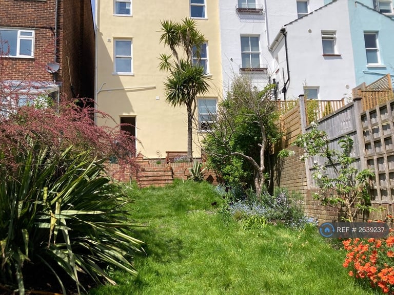 1 bedroom flat in Roundhill Crescent, Brighton, BN2 (1 bed) (#2639237)