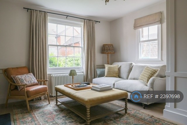 3 bedroom flat in High Street, Harpenden, AL5 (3 bed) (#2397698)