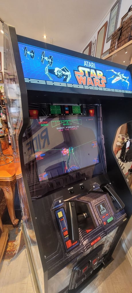 Vintage starwars Arcade machine atari