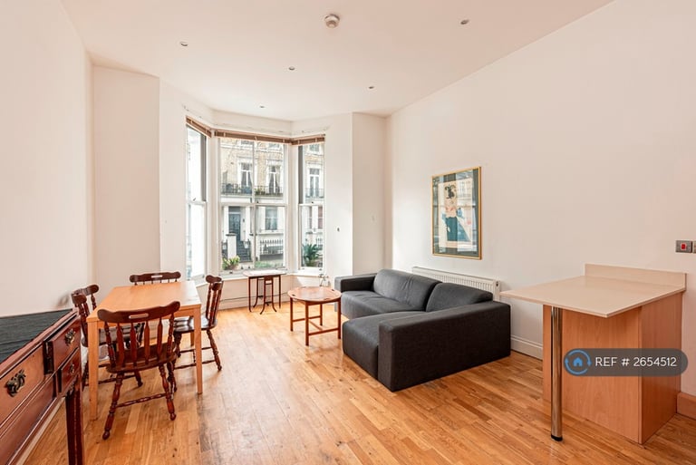 2 bedroom flat in Finborough Road, London, SW10 (2 bed) (#2654512)