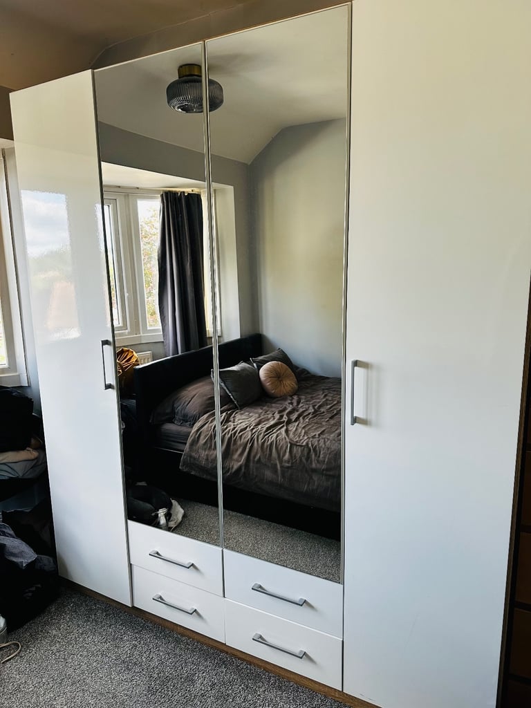 4-Door Wardrobe with Drawers & Mirrors