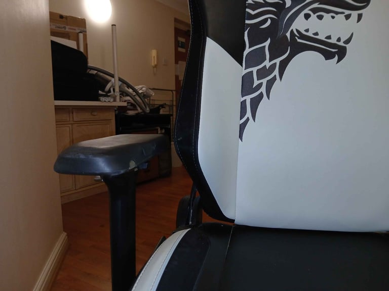 Secretlab XL gaming Chair - Fair condition. Pickup only. 