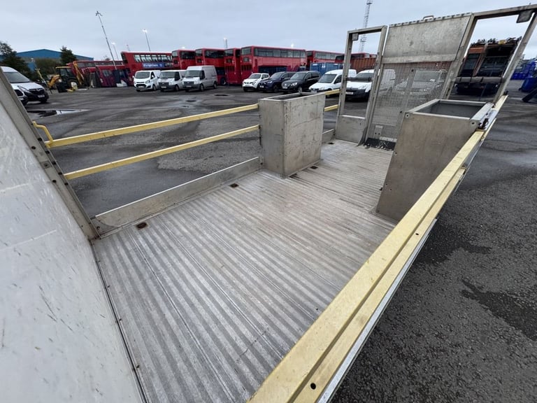 2021 Peugeot Boxer BLUEHDI 335 LOW LOADER / DROPSIDE / DROP &amp; GO / SPECIALIST VEHICLE - DIESE...