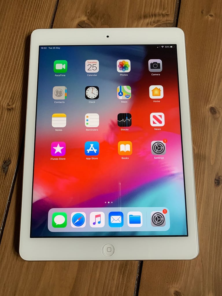 APPLE IPAD AIR 2 WIFI CELLULAR IOS15 - FREE new charger - Great condition - can deliver