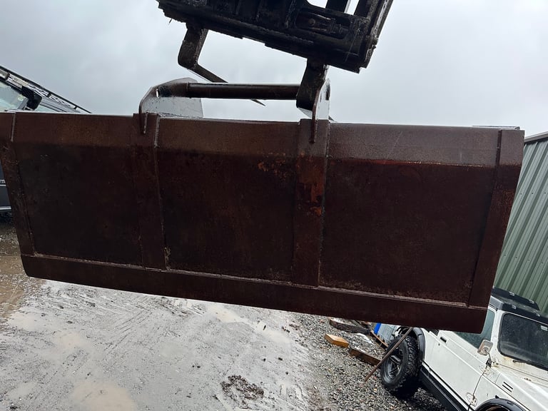 Manitou telehandler bucket