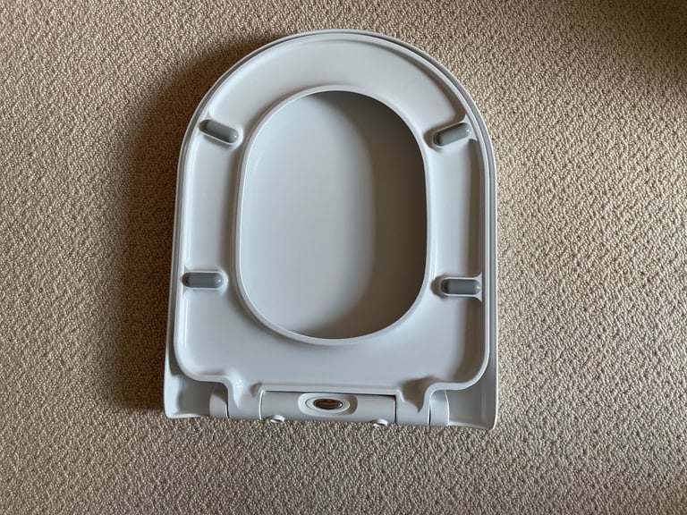 Brand New Luxury Soft Close Toilet Seat - Never Used