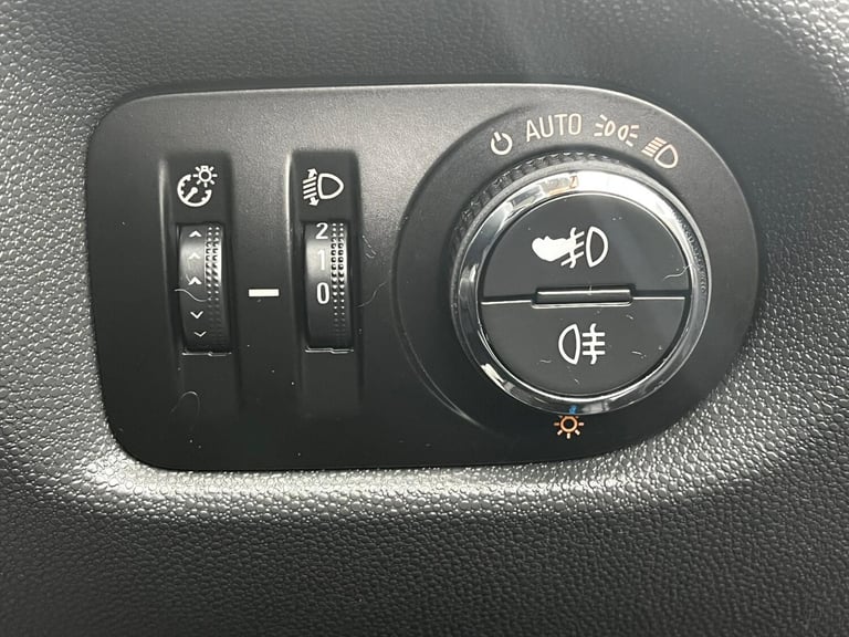 2014 Vauxhall Corsa 1.4 16V SE Hatchback 5dr Petrol Manual Wide Ratio Euro 5 (100 ps) Hatchback P...