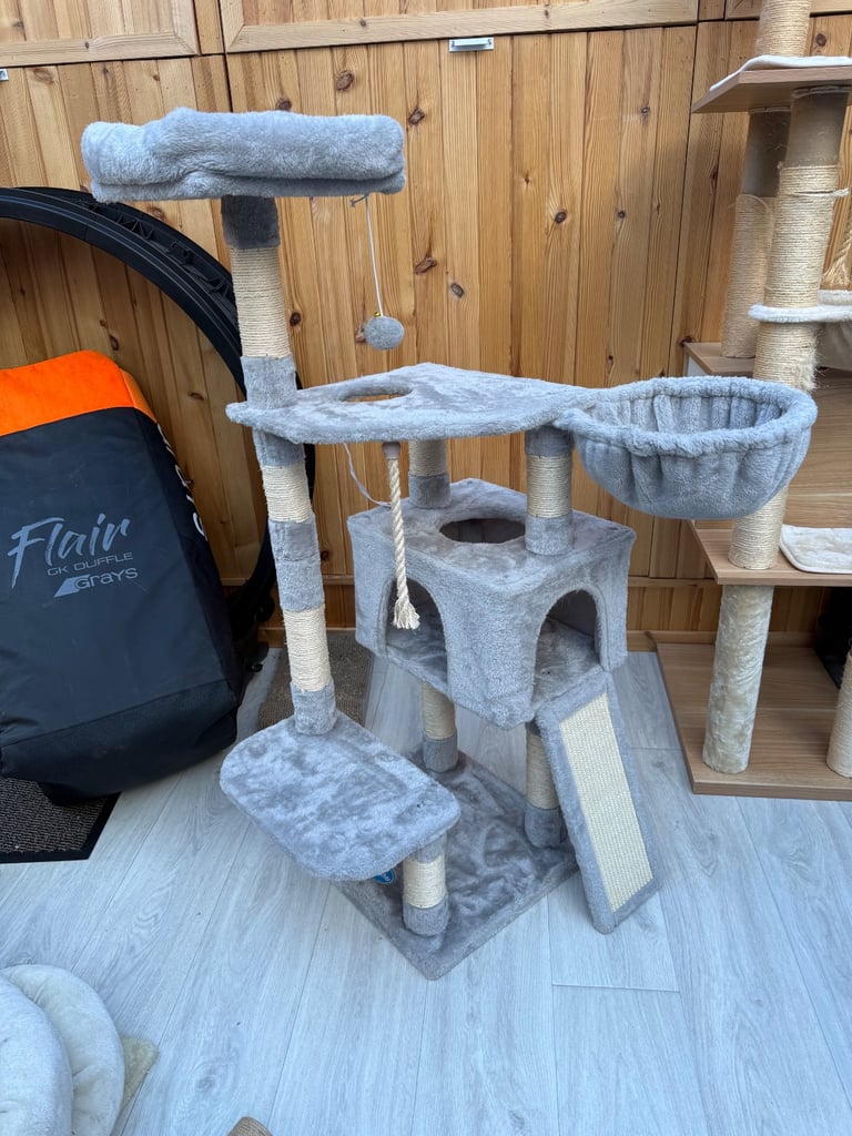 Cat tree scratcher as new condition 