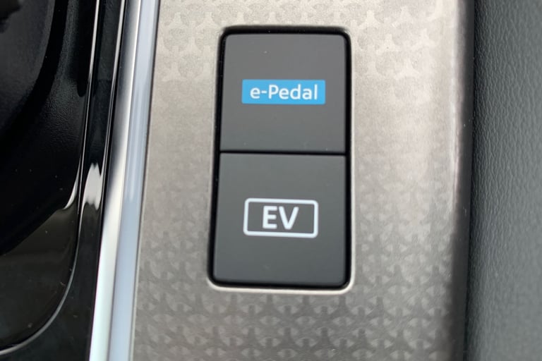 2025 Nissan Qashqai 1.5 E-Power N-Connecta [Glass Roof] 5dr Auto Hatchback Hybrid Automatic