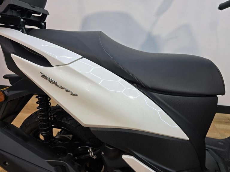 2018 Yamaha Tricity 125 125 Three Wheeler Petrol CVT V-Belt Euro 4 (12 ps)