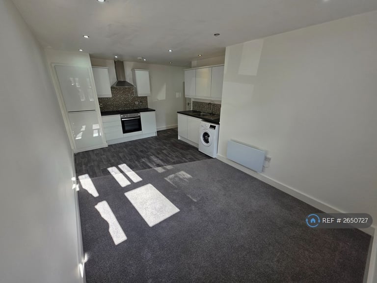 2 bedroom flat in King Edward Street, Normanton, WF6 (2 bed) (#2650727)
