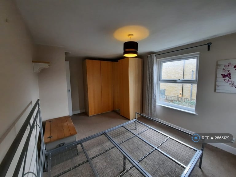 2 bedroom flat in George Lane, London, SE13 (2 bed) (#2665129)