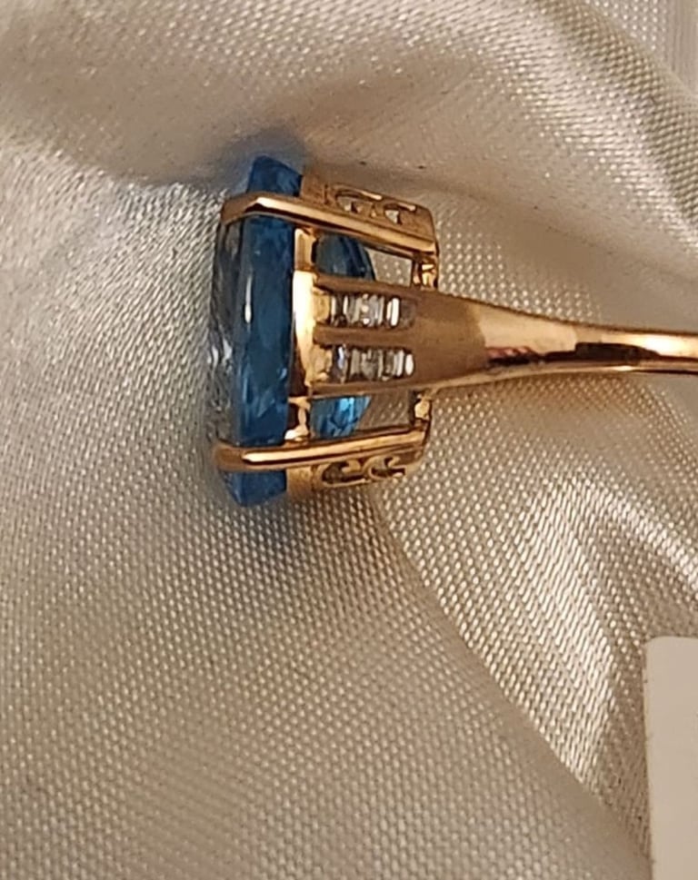 9ct gold Marambiai Topaz diamond ring Size N brand new 