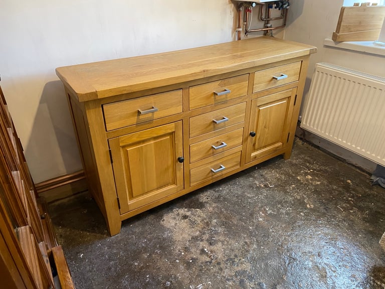  WOODEN SIDEBOARD WITH 6 DRAWERS