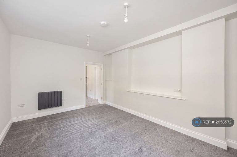 3 bedroom flat in West Street, Brighton, BN1 (3 bed) (#2658572)