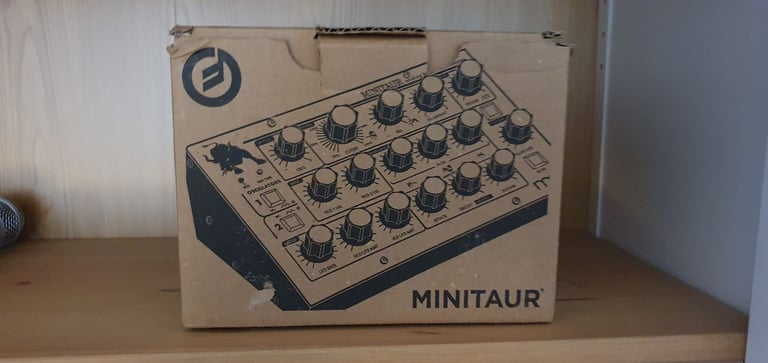 Moog Minitaur Boxed with rack ears