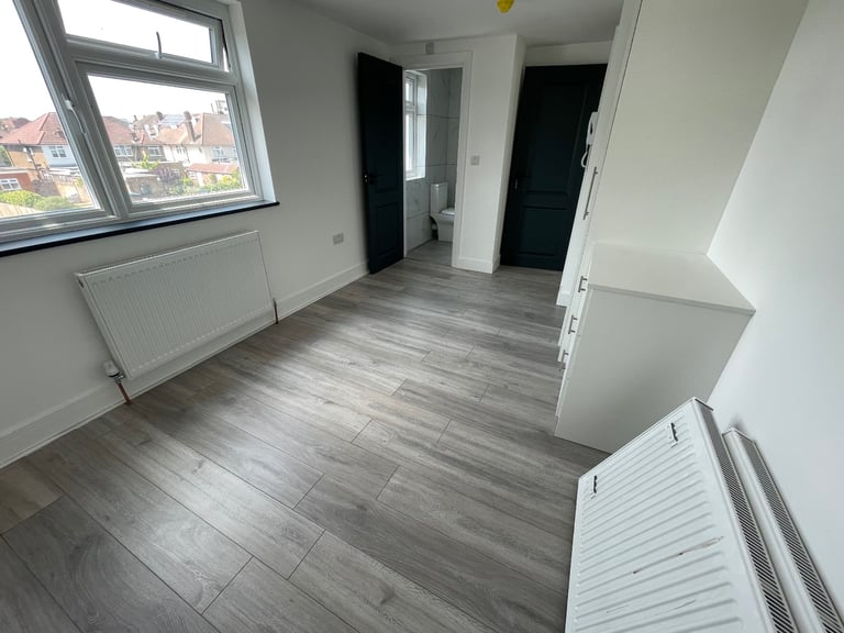 7+4 BEDROOM ALL ENSUITE HOUSE TO RENT **OPEN TO COMPANY LET**