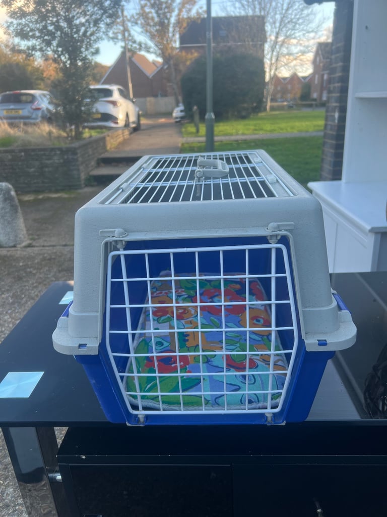 Large pet carrier for cat / rabbit etc